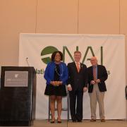 קבלת תעודה באירוע צירוף "חברים בכירים" 